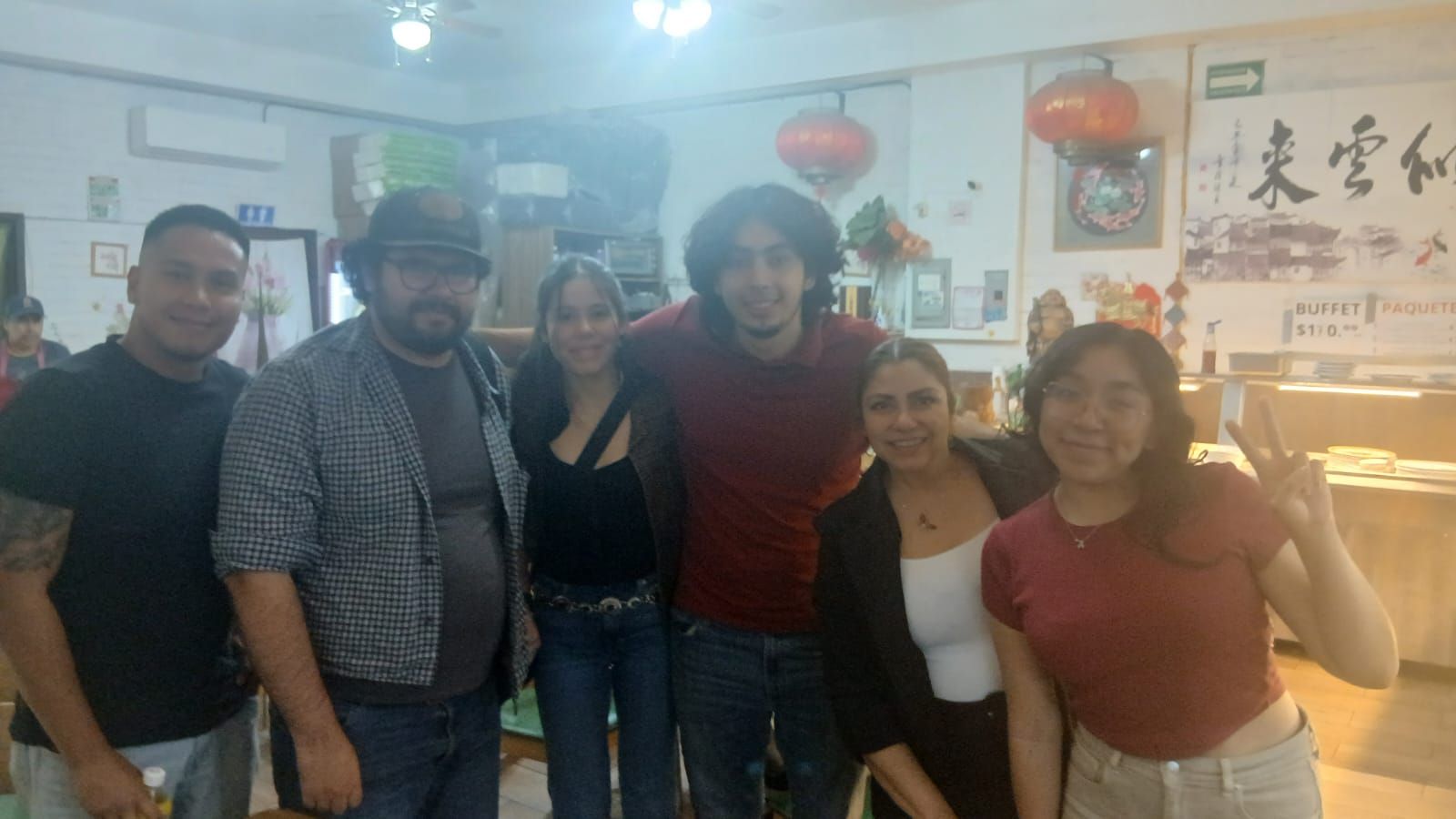 Cena grupal con compañeros del curso de chino mandarín en Proulex, Universidad de Guadalajara